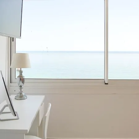 아파트 With Sea View